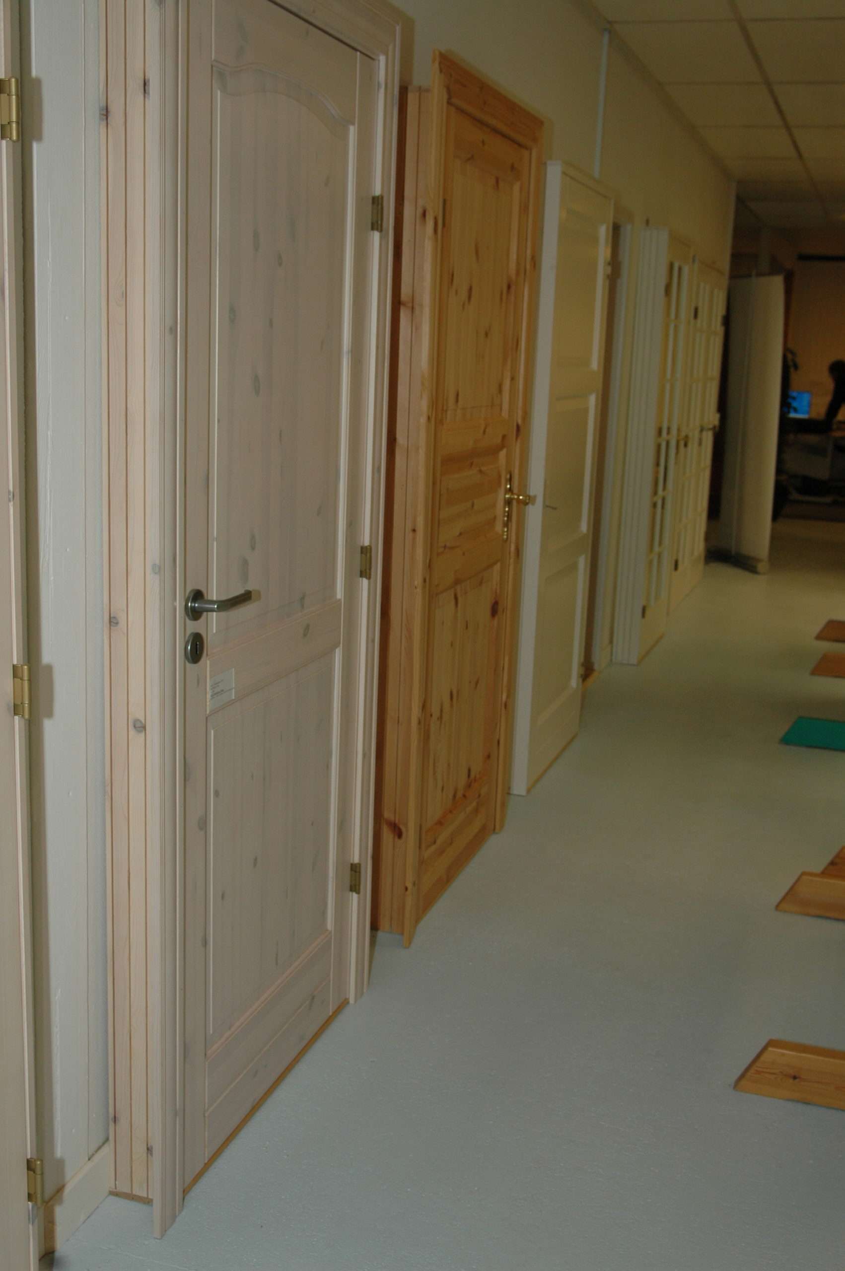 Se vores flotte indvendige døre i vores showroom i Århus